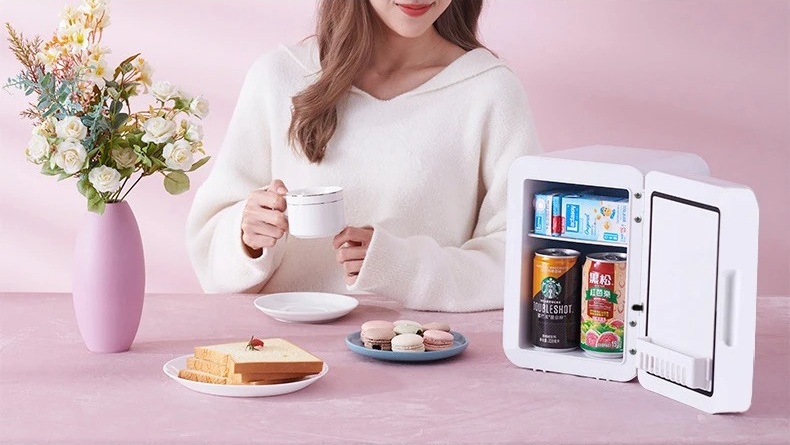 Mininevera de Maquillaje Portátil con Espejo LED – Belleza Fresca y Práctica - Imagen 8